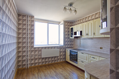 Двухкомнатная квартира с ремонтом. Рядом ТЦ «Красная Площадь.