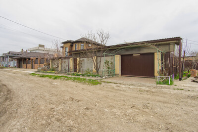 Просторный дом с четырьмя комнатами в развитом районе Краснодара