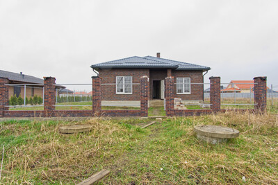 Дом с просторной кухней-гостиной в п. Южный